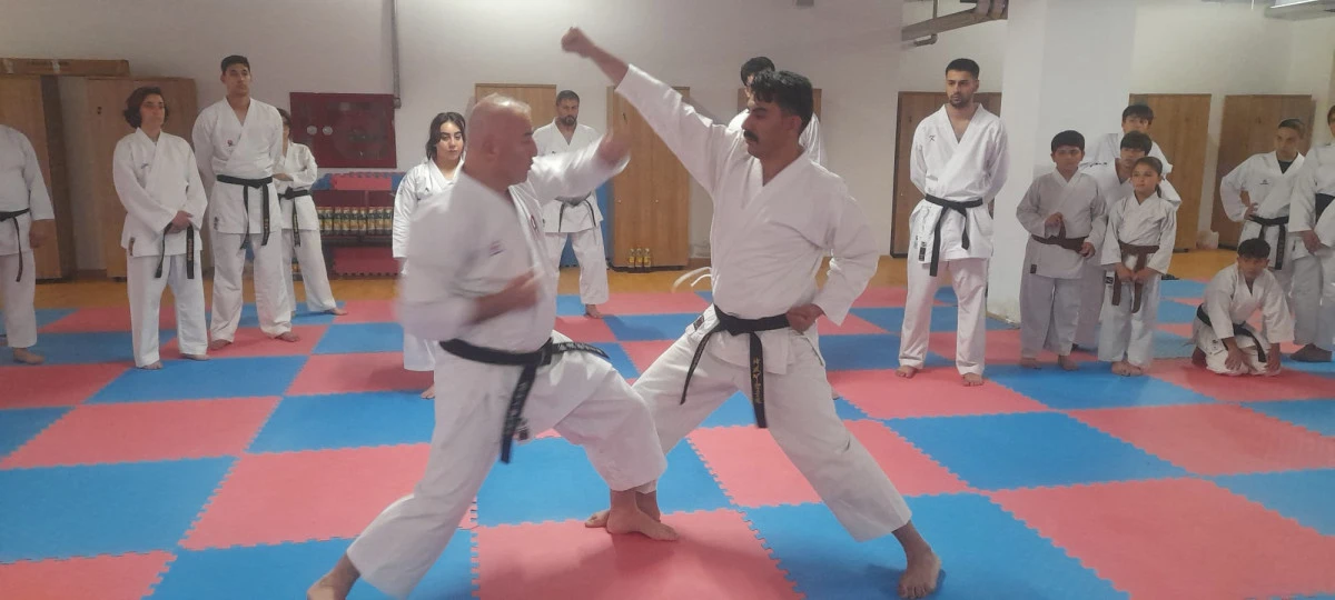 ADANA&rsquo;DA DEV KARATE BULUŞMASI: T&Uuml;RK KARATESİNİN DUAYENLERİ MİNDERE &Ccedil;IKTI!