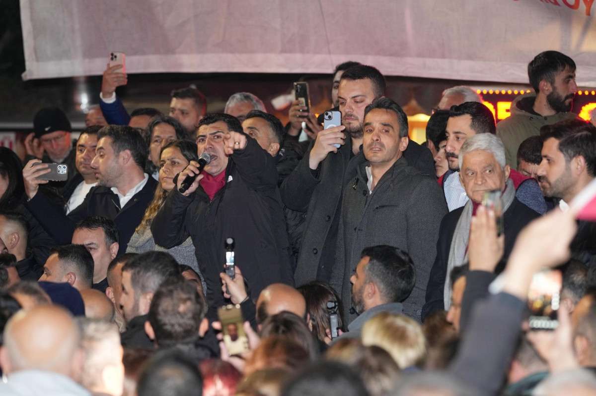 Adana’da İmamoğlu protestosu