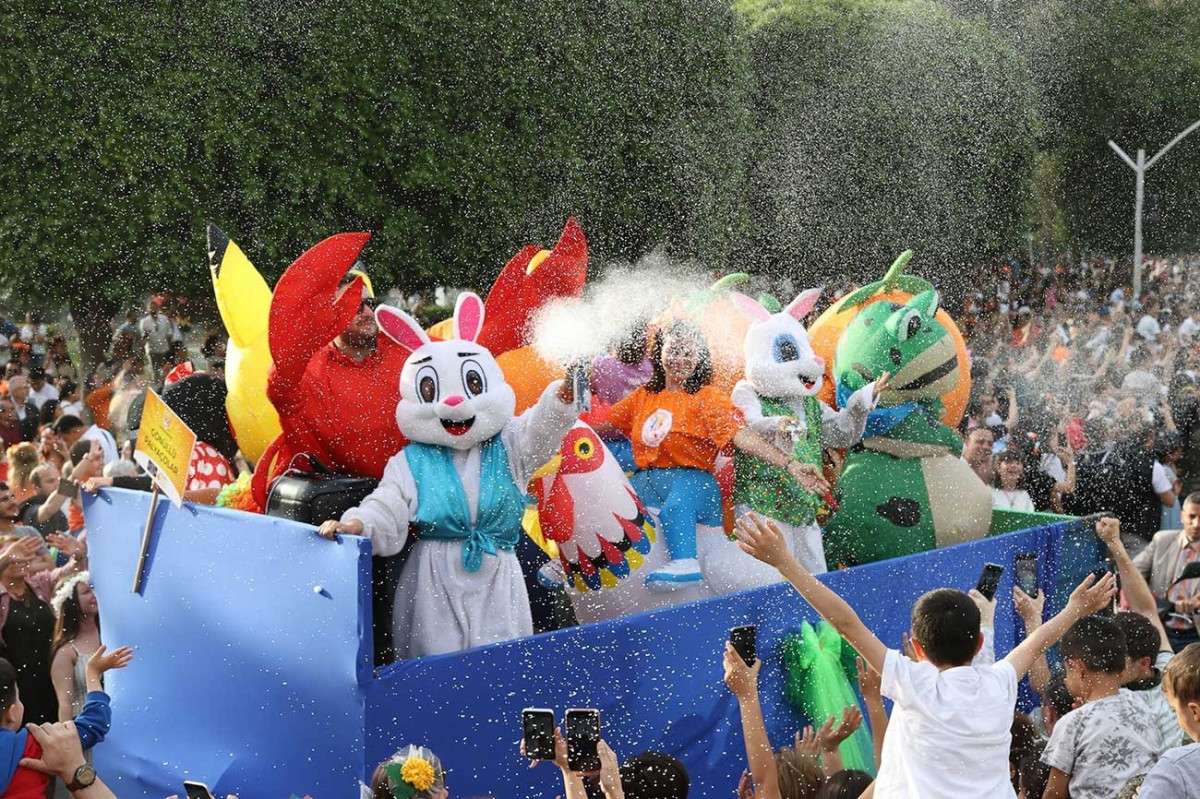 ADANA’DA KARNAVAL ÇOŞKUSU