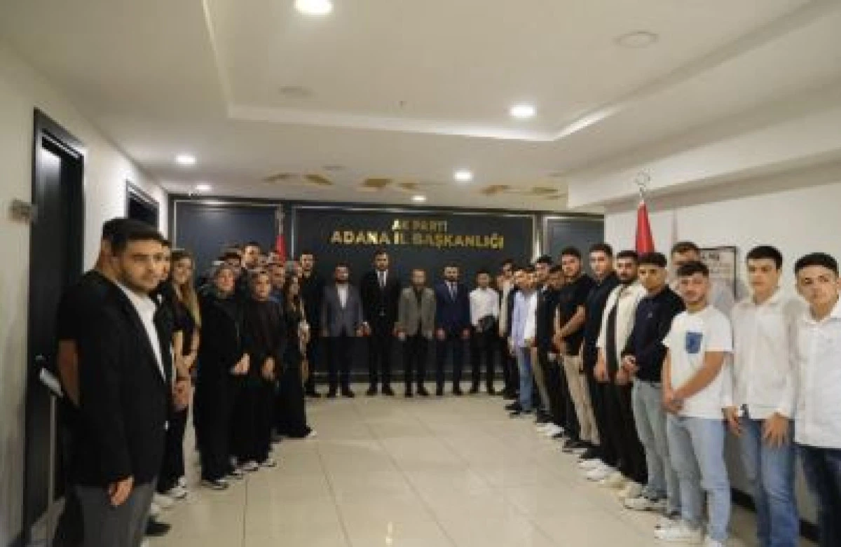 AK Gençlik Adana  İYİ Partilileri üye yaptı