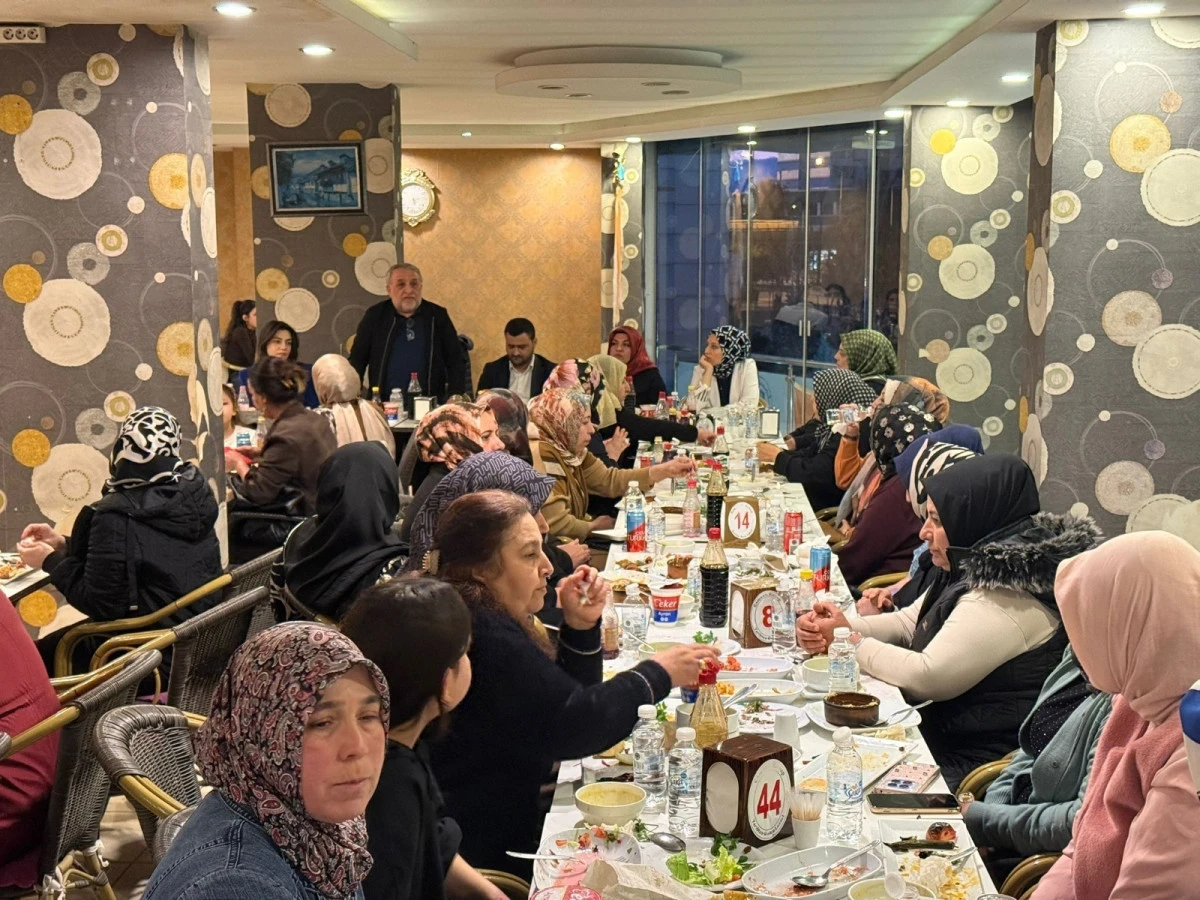 AK Partili kadınlar iftar sofrasında buluştu