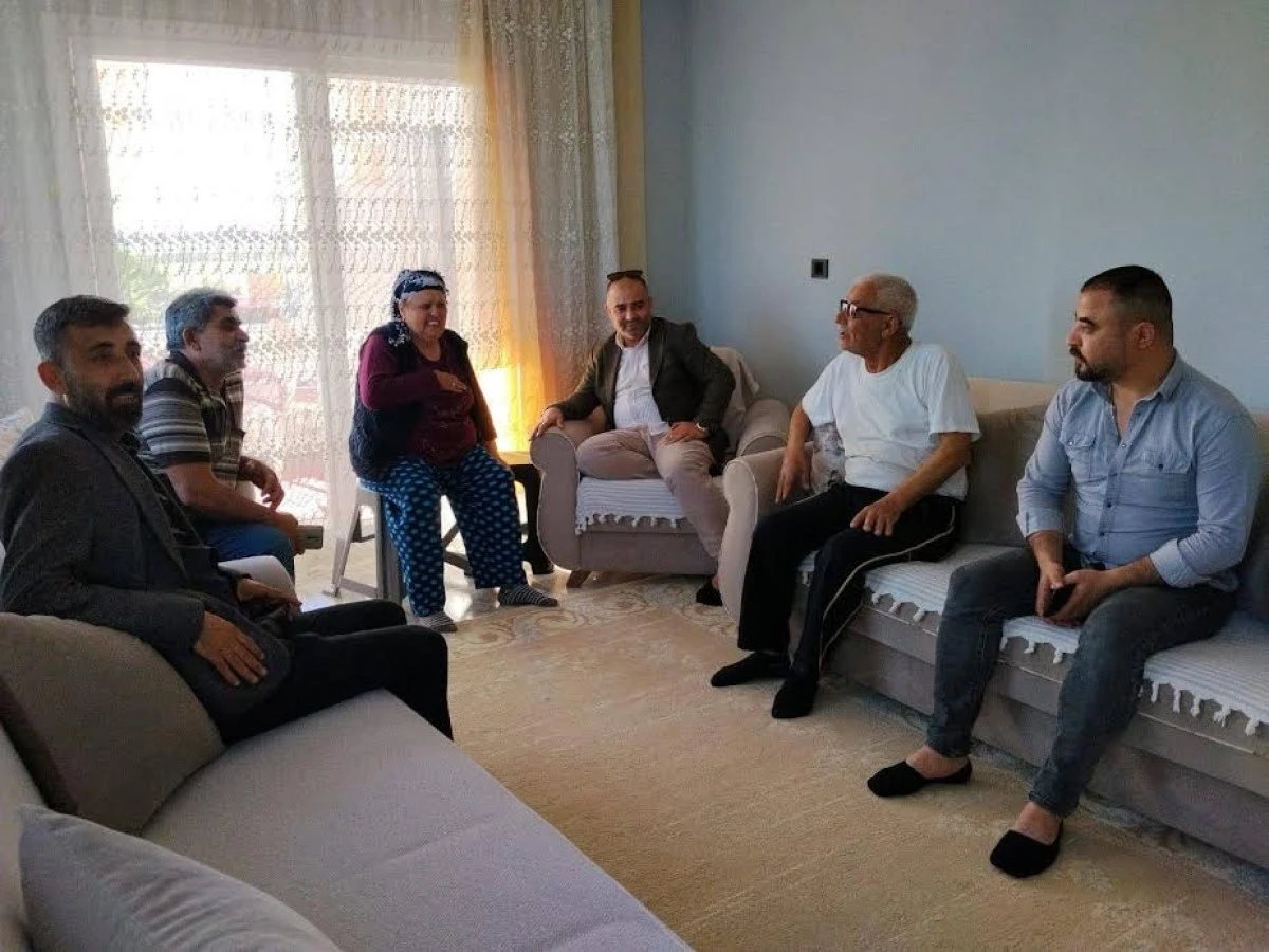 Anahtar Parti Y&uuml;reğir k&ouml;yleri ziyaret ediyor