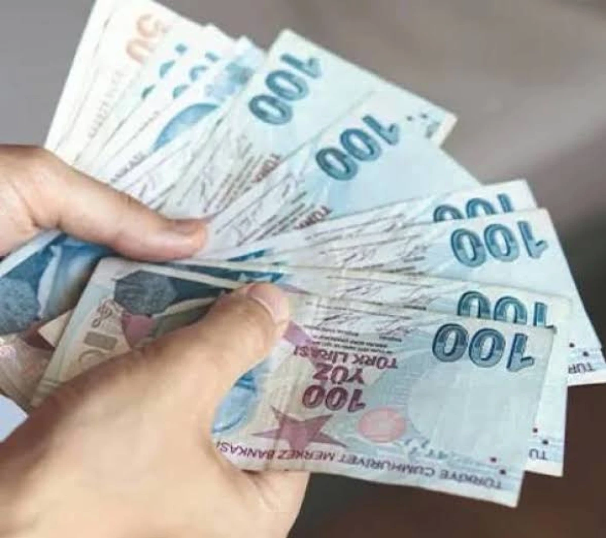 Asgari &uuml;cret eyl&uuml;lde  6 bin 828 lira eridi