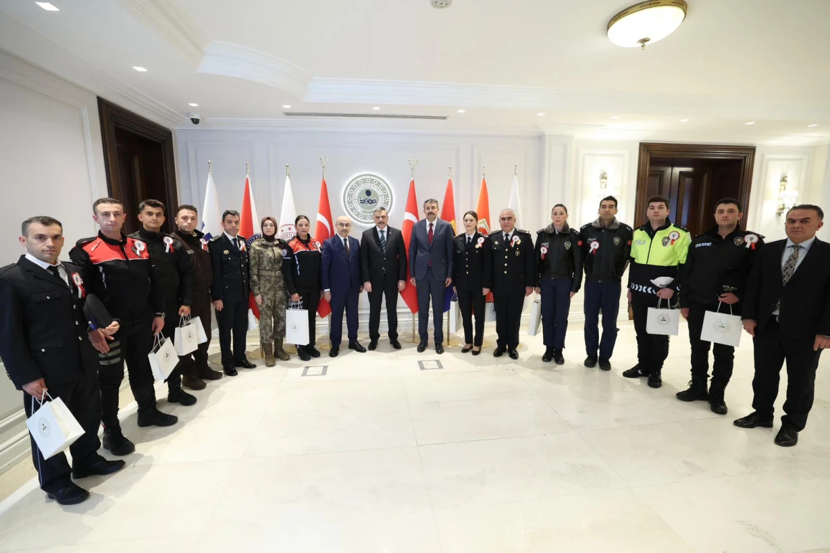 Bakan &Ccedil;ift&ccedil;i&rsquo;ye Polis Haftası ziyareti