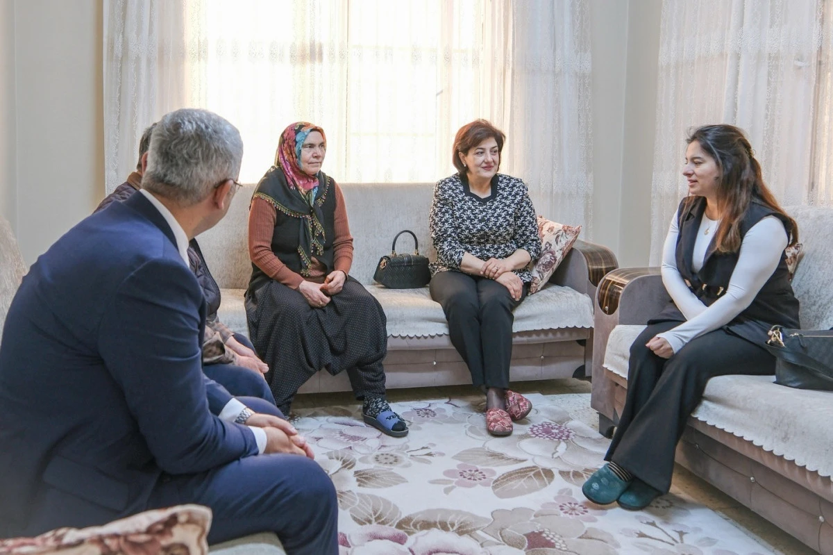 Bayan Yavuz, şehit ailelerini unutmadı