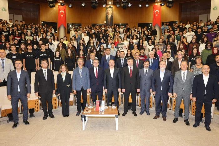 “Bayrak Şairi Olmak Herkese Nasip Olmaz”