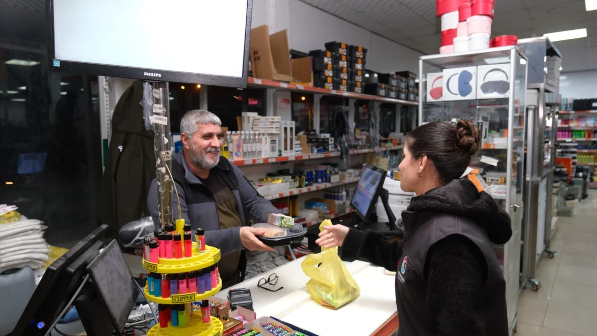 Ceyhan&rsquo;da gece &ccedil;alışanlara sahurluk ikram dağıtıldı