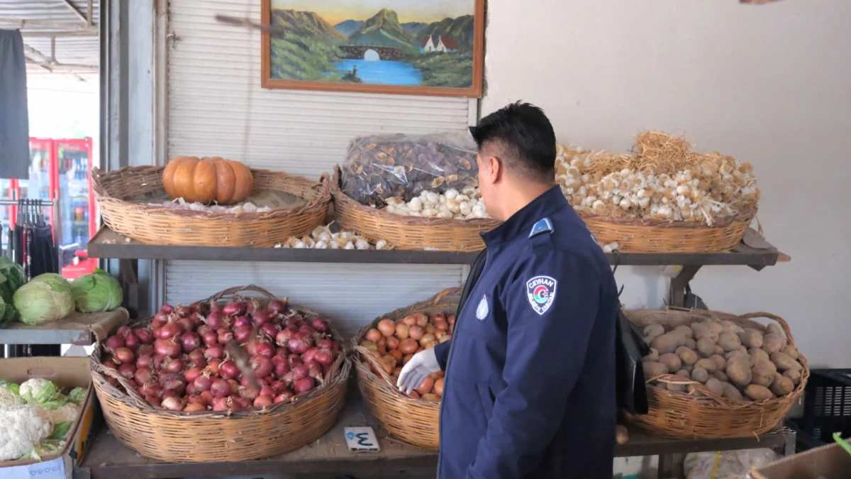 Ceyhan&rsquo;da manavlar  sıkı markaj altında