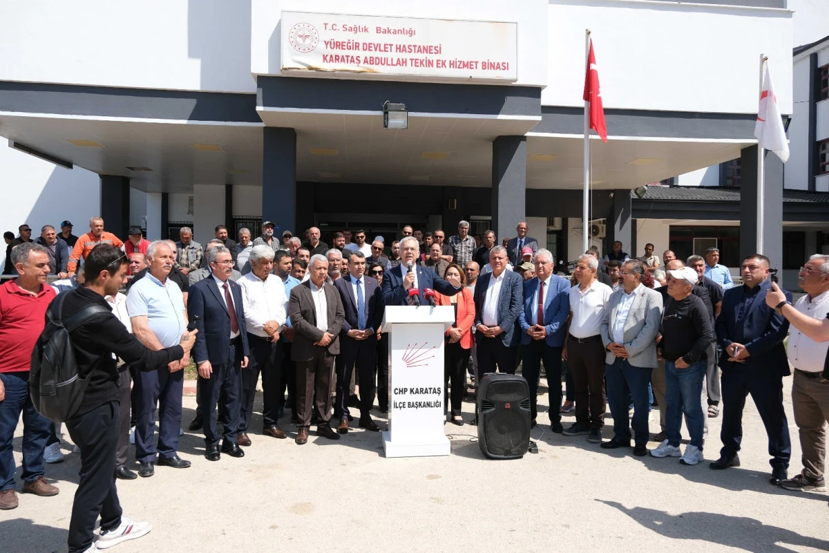 CHP&rsquo;den Karataş Devlet Hastanesi &ouml;n&uuml;nde eylem