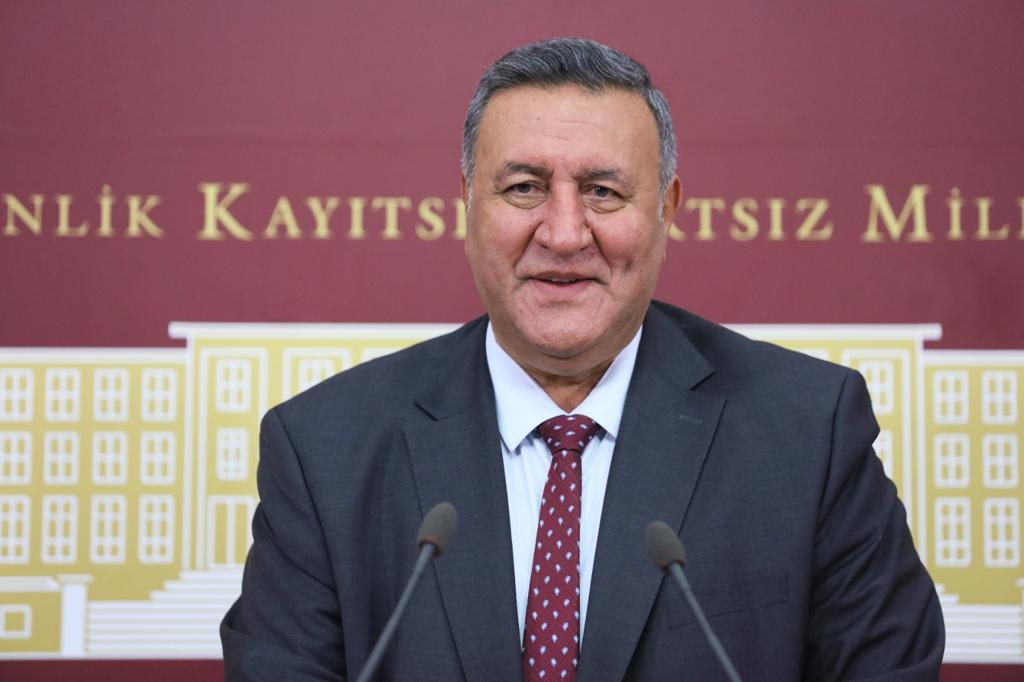 CHP’li Vekil Ömer Fethi Gürer Bayram İkramiyesi Asgari ücret olması için TBMM Başkanlığına kanun teklifi verdi.