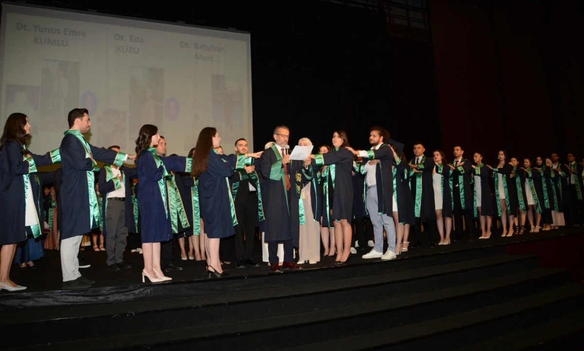 ÇÜ Diş Hekimliği 99 mezun daha verdi