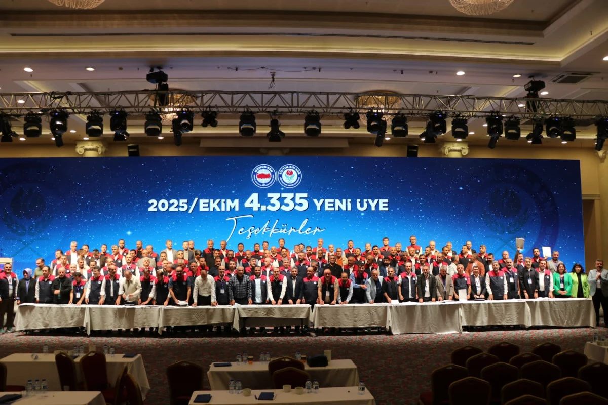 Eğitim-Bir-Sen Adana’ya Genel Merkez’den ödül