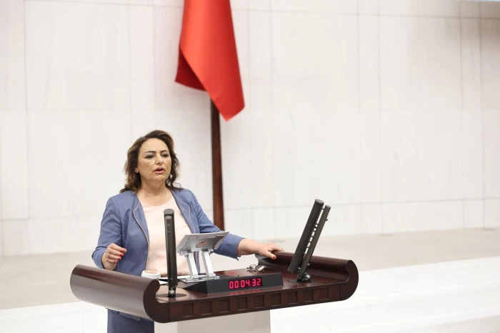 &ldquo;Emekli ikramiyeleri net  asgari &uuml;crete eşitlensin&rdquo;