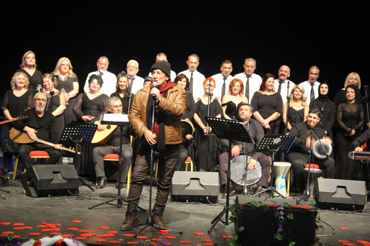 G&ouml;n&uuml;lden G&ouml;n&uuml;le Sesler  Korosu&rsquo;ndan unutulmaz konser