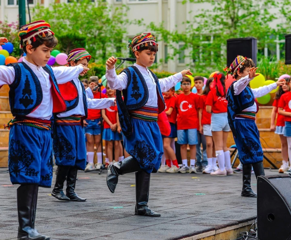 G&Uuml;NDOĞDU&rsquo;DA 23 NİSAN KUTLAMALARI