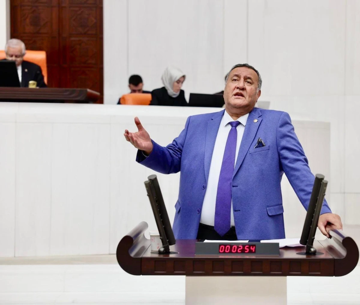 “HALKIN SORUNLARI  MECLİSE GELMİYOR”