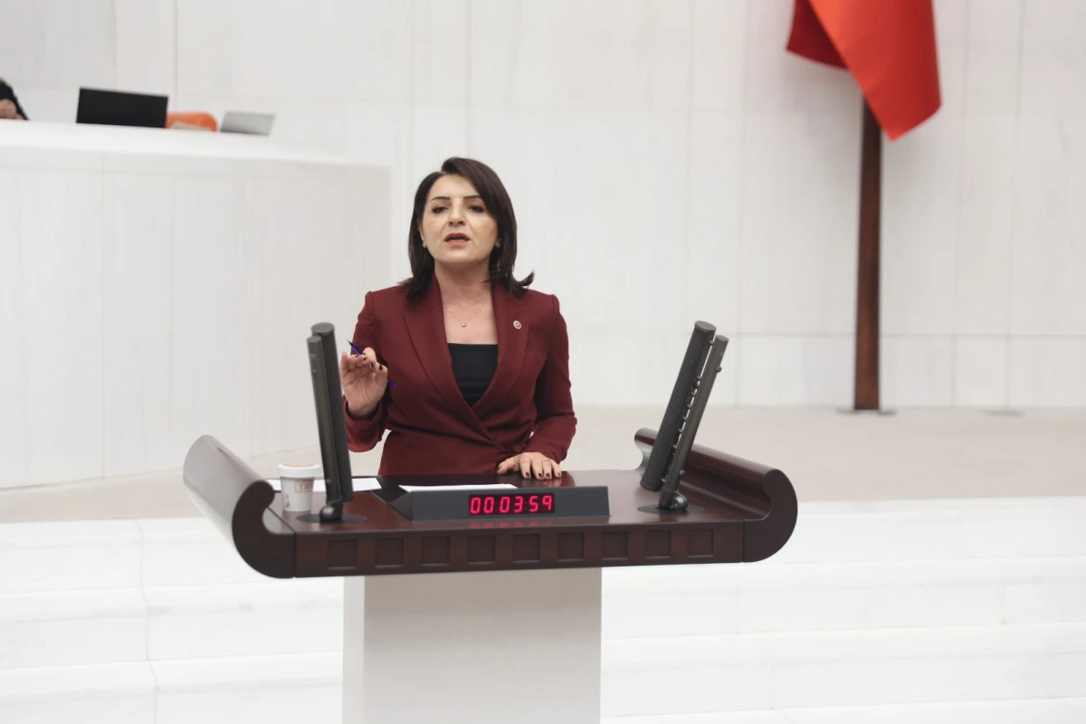 &ldquo;Her 100 liralık verginin 26 lirası faize gidiyor&rdquo;