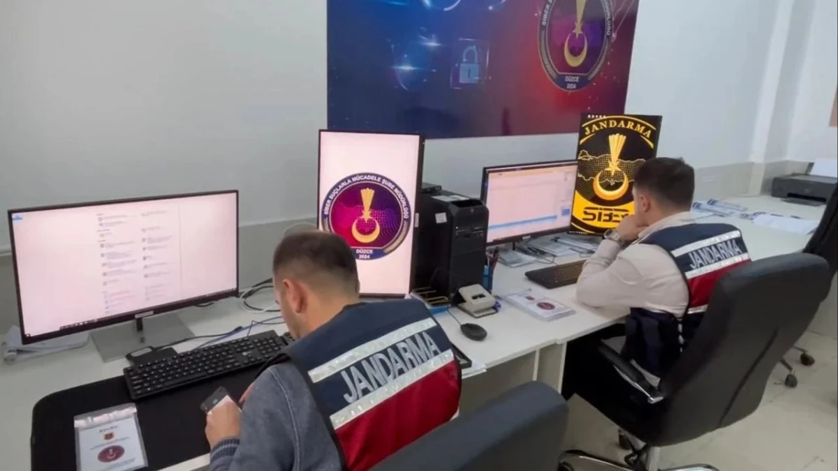 Jandarma&rsquo;dan 17 ilde siber  dolandırıcılık operasyonu