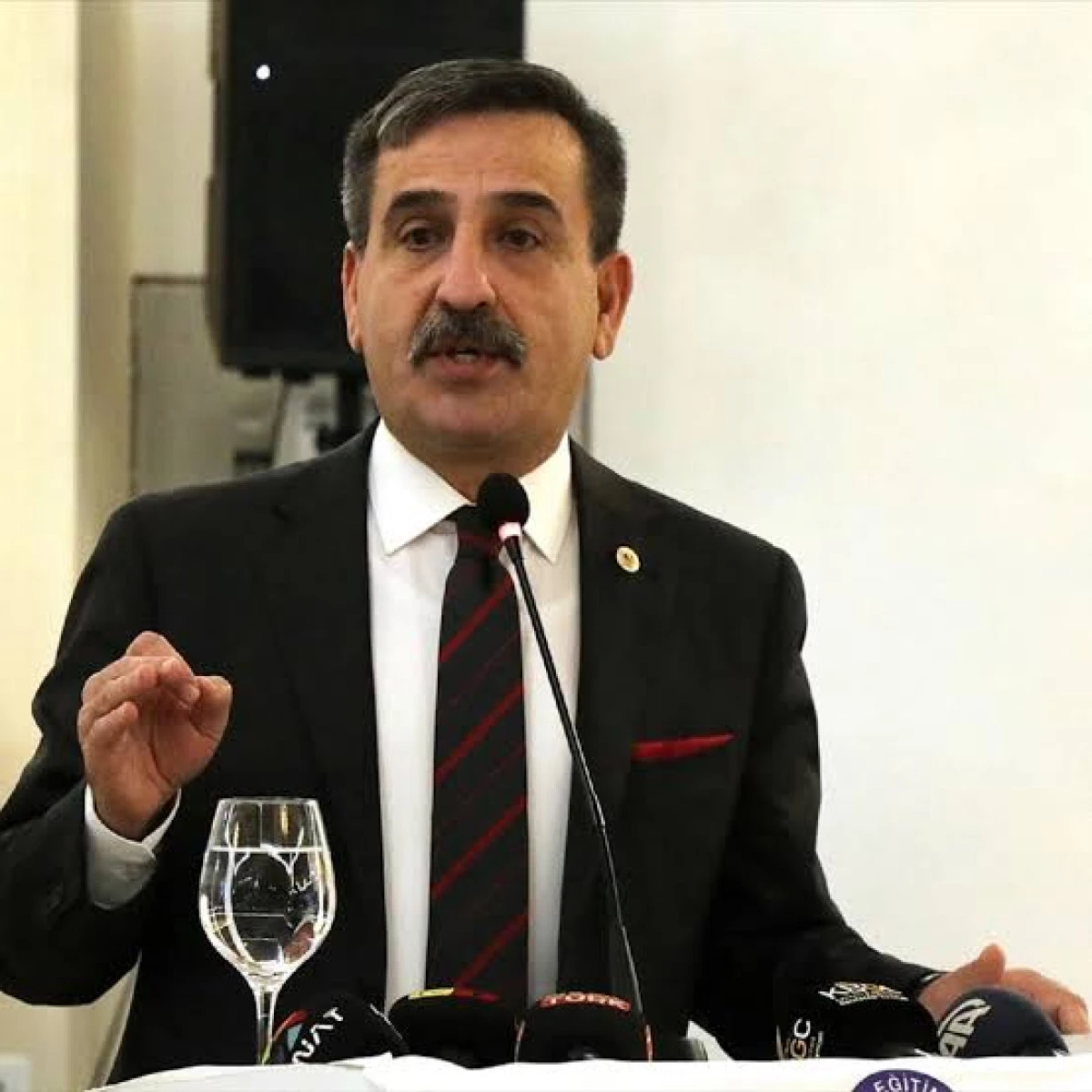 Kamu-Sen&rsquo;den ek zam ve refah payı &ccedil;ağrısı