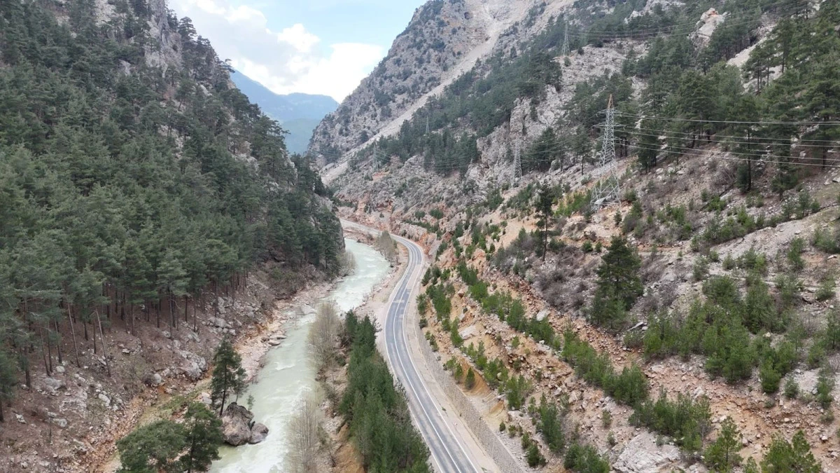 Kuzey Adana&rsquo;nın ulaşım sorunu tarih oluyor