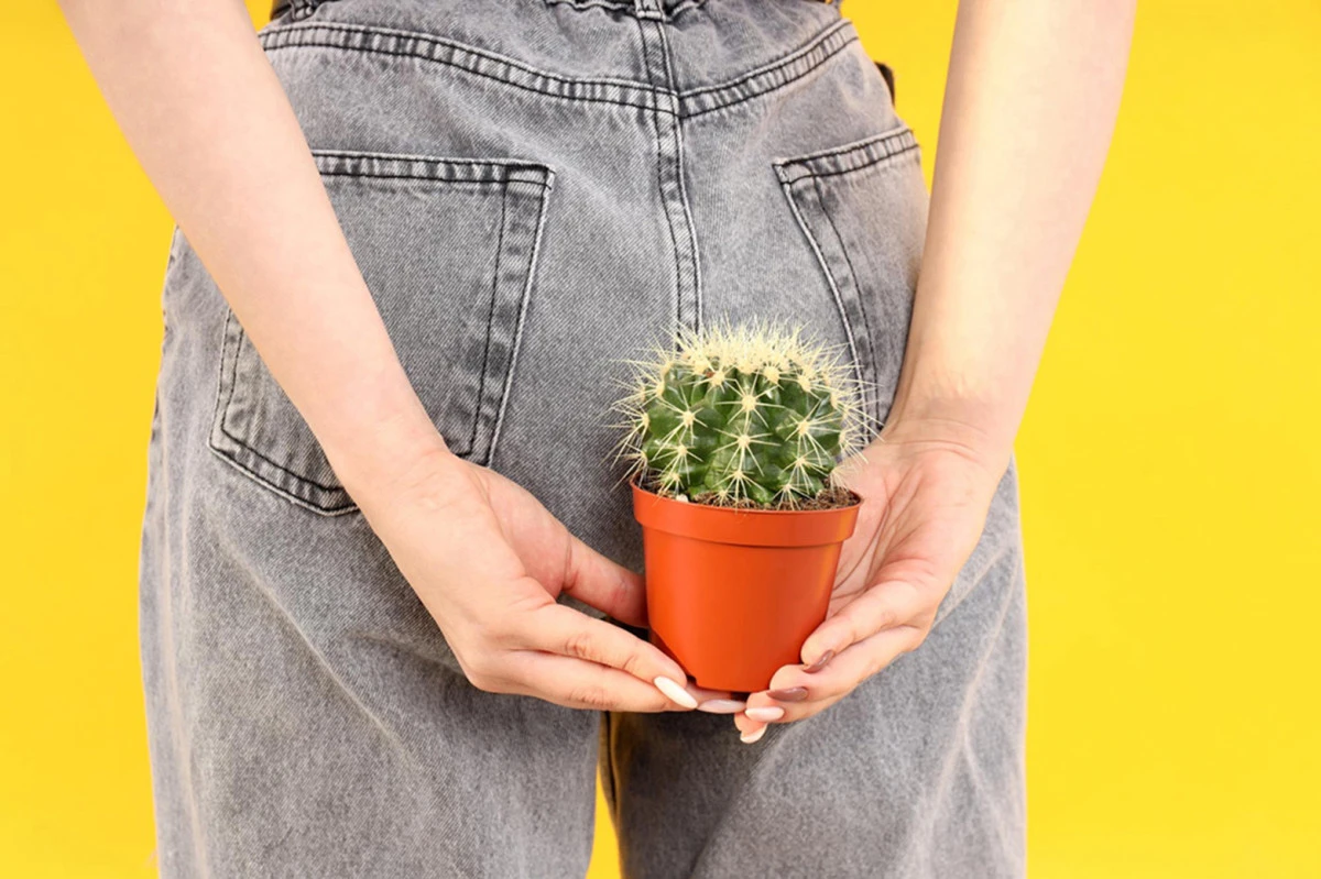 MAKAT ÇATLAĞINA BOTOKS TEDAVİSİ İLE AMELİYATSIZ ÇÖZÜM