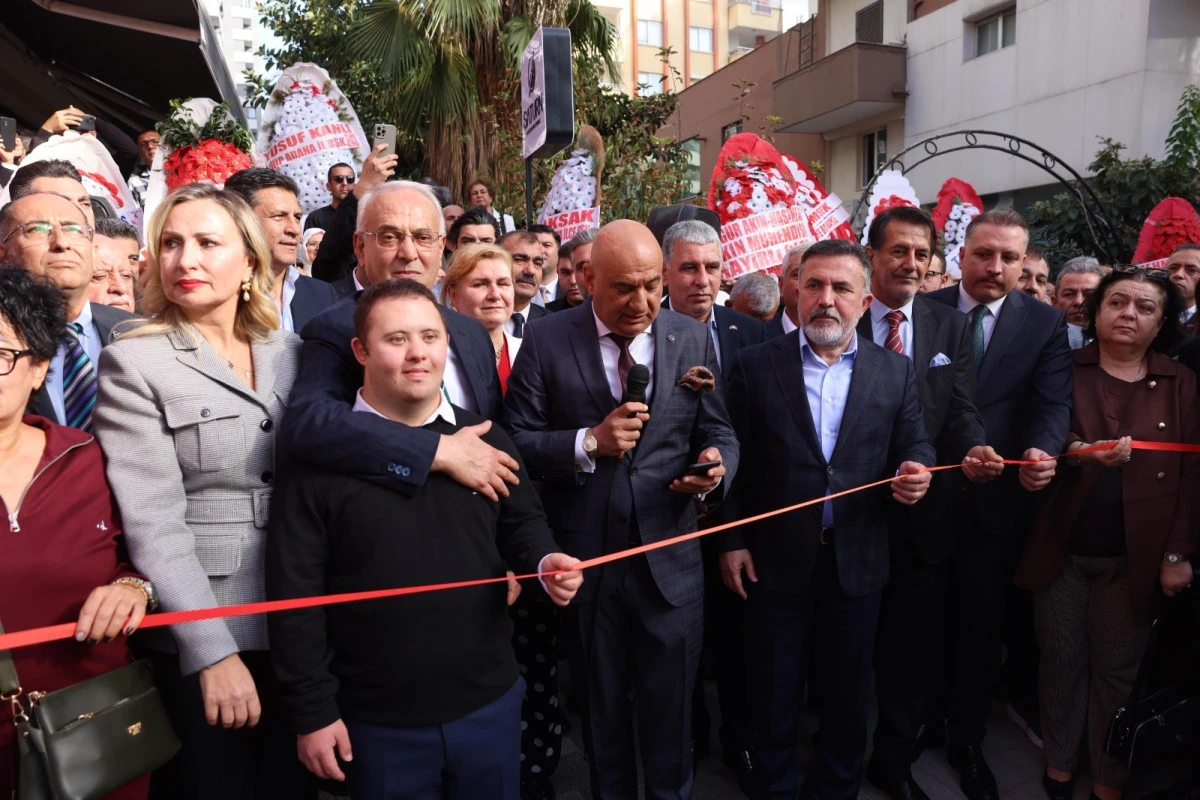 MHP Çukurova İlçe  yeni hizmet binasında