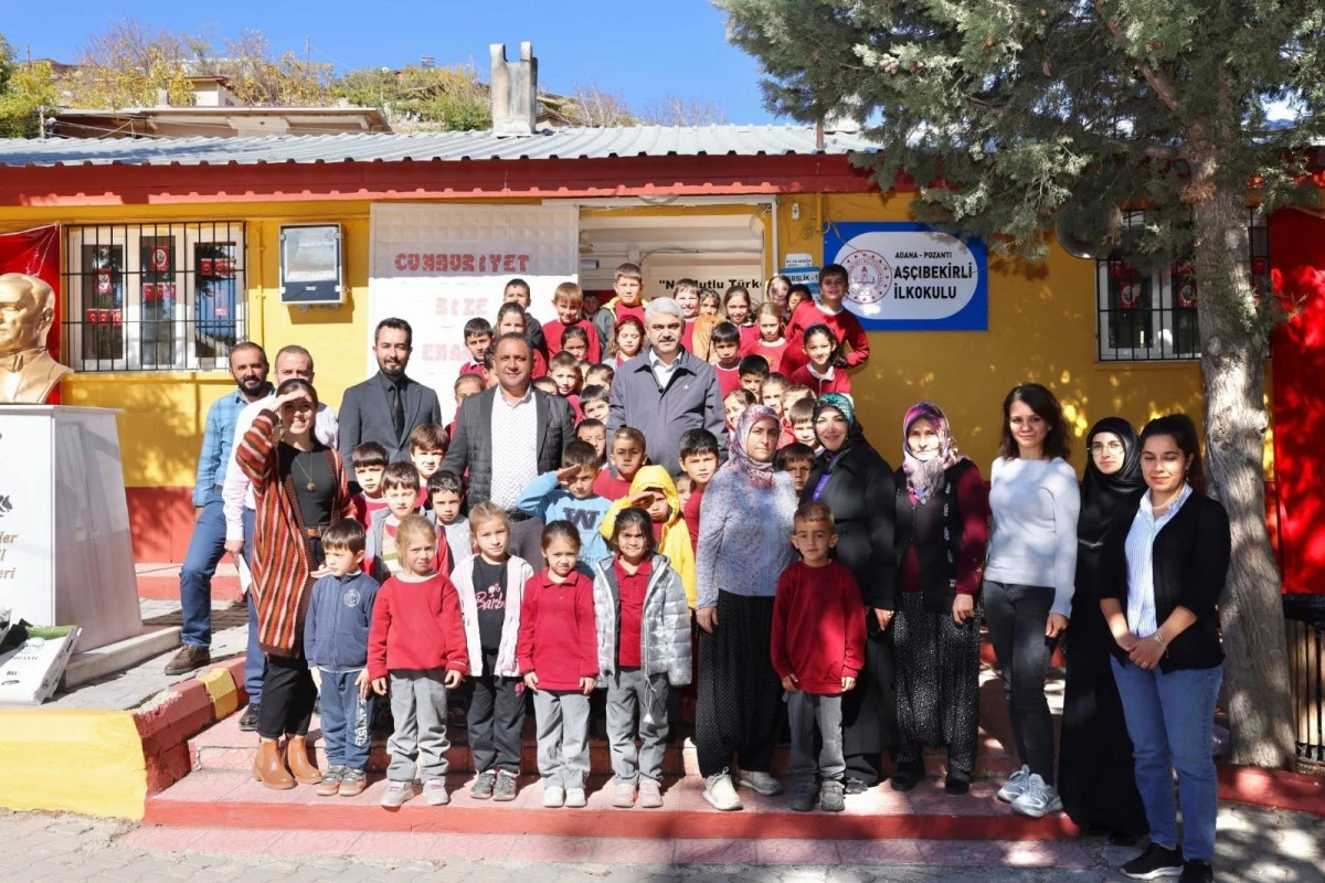Pozantı Belediyesi’nden öğrencilere mont dağıtımı
