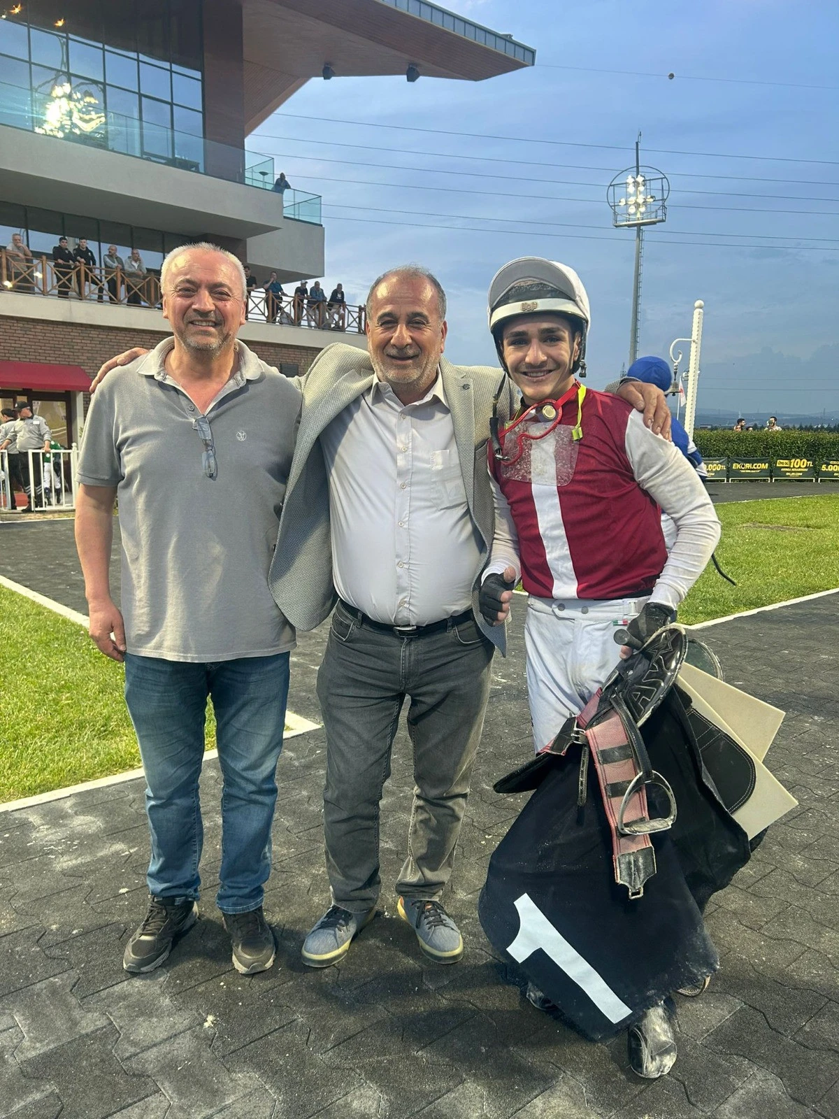 RONA EK&Uuml;RİSİ&rsquo;NİN Y&Uuml;KSELEN DEĞERİ "FIRE AT WILL", KARTEPE&rsquo;DEKİ 1800 METRE KUM PERFORMANSIYLA G&Ouml;Z DOLDURDU