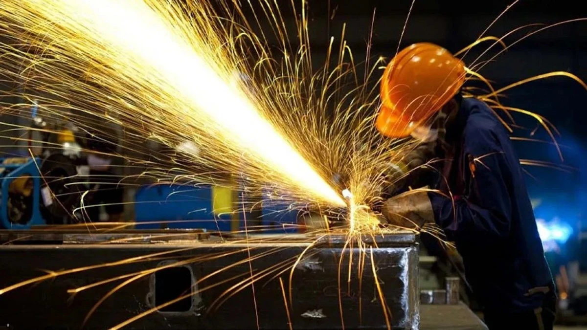 Sanayi &uuml;retimi yıllık y&uuml;zde 0,3 azaldı