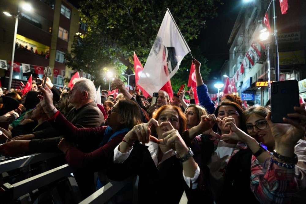 SARIYER’DE AKŞAM MİTİNGİ