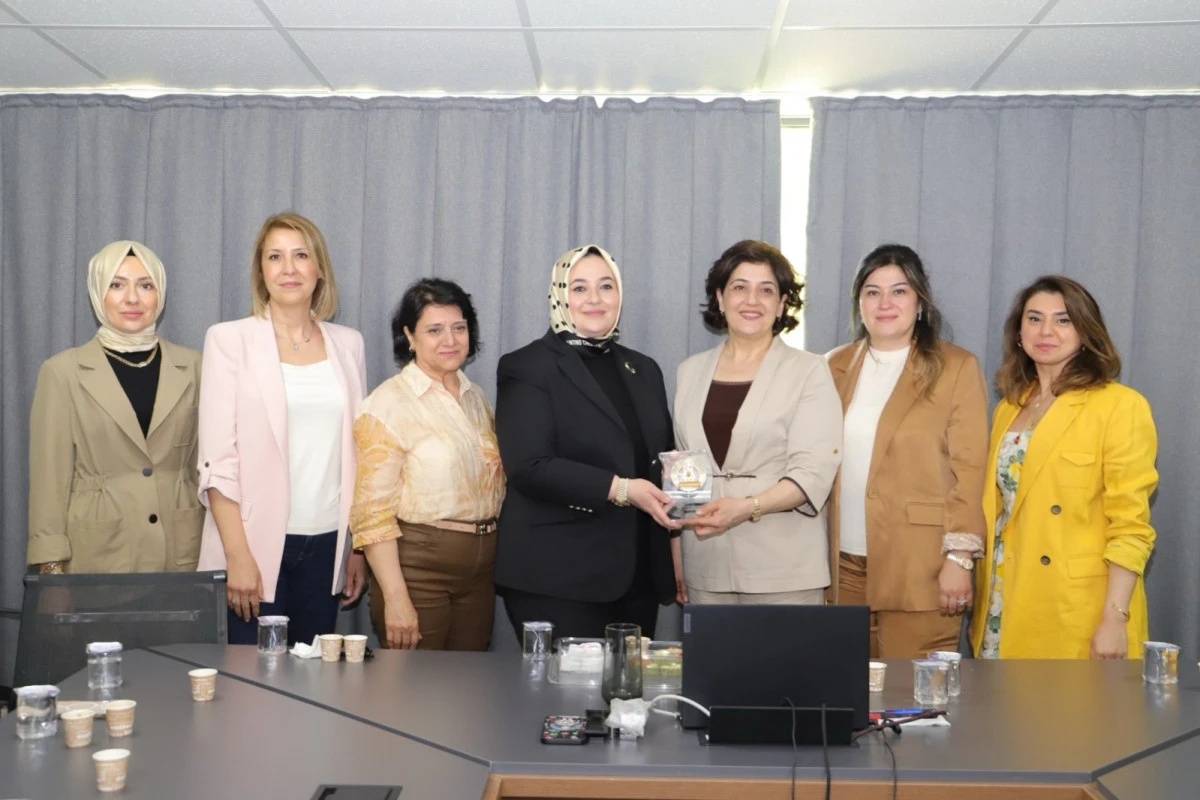 S&Uuml;REYYA YAVUZ, BİLİM ŞENLİĞİ&rsquo;NDE  &Ccedil;OCUKLARIN NEŞESİNE ORTAK OLDU
