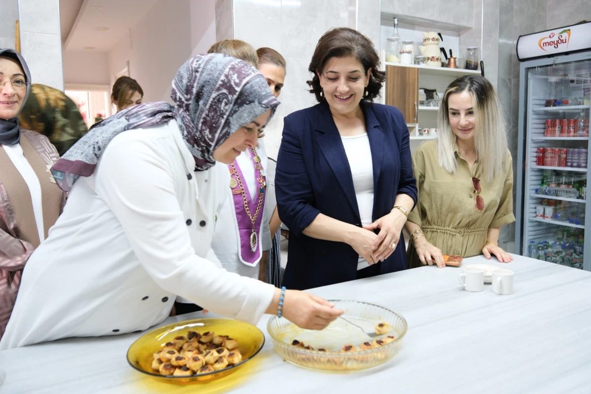S&uuml;reyya Yavuz Hanımefendi, Gastronomi Sultanları Kooperatifini Ziyaret Etti