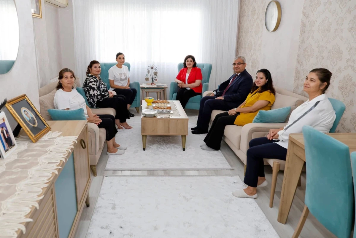 S&Uuml;REYYA YAVUZDAN ŞEHİT AİLELERİNE ZİYARET