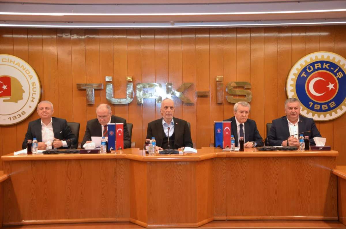 TÜRK-İŞ’ten hukuk ve demokrasi vurgusu