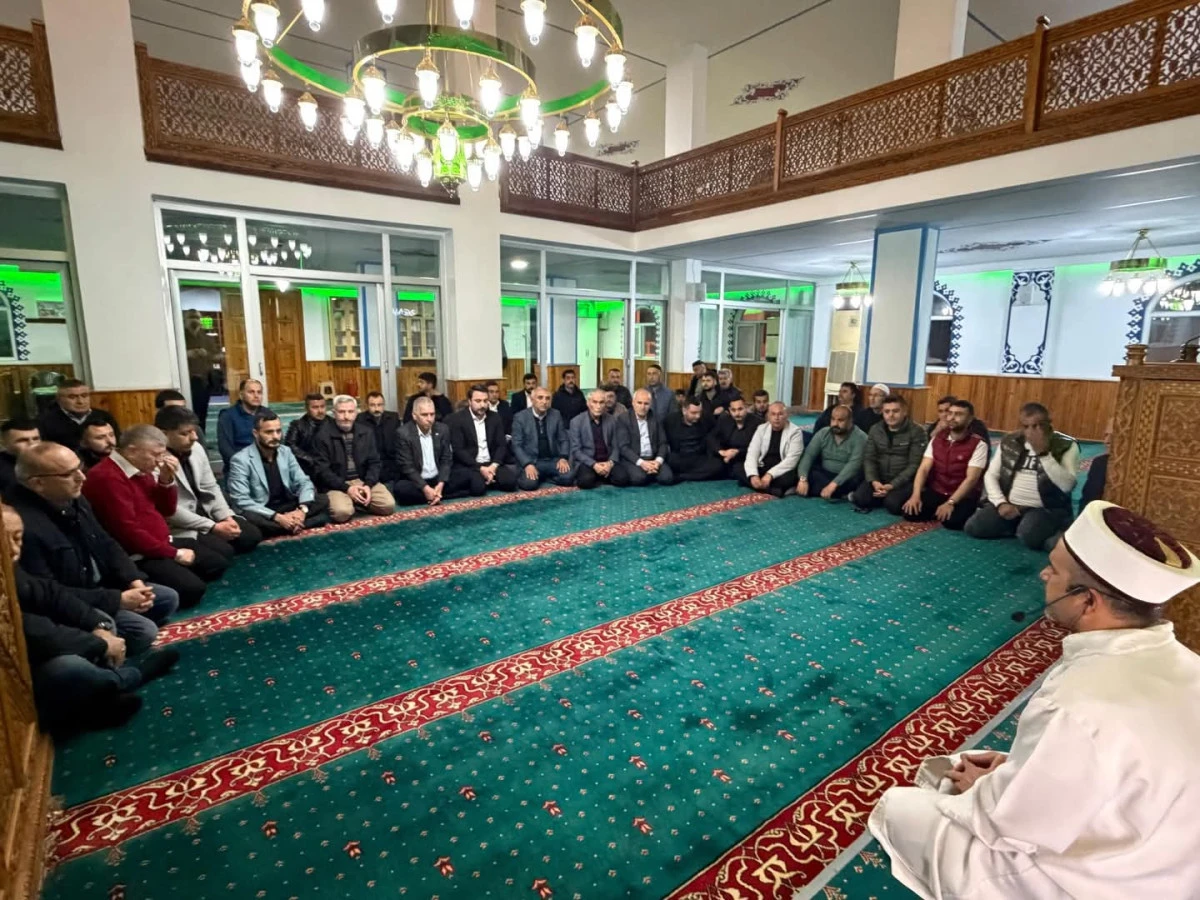 Türkeş, Adana’da dualarla anıldı