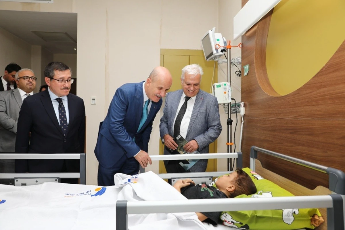 &Uuml;niversite hastaneleri T&uuml;rkiye&rsquo;nin sağlık g&uuml;c&uuml;n&uuml; b&uuml;y&uuml;t&uuml;yor,