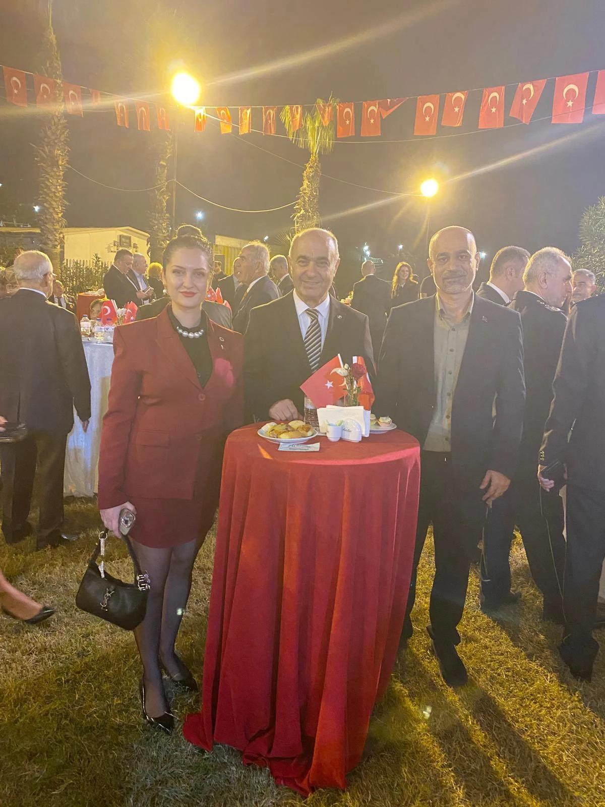 VALİ ATİLLA TOROS TEBRİKLERİ KABUL ETTİ; DEVA PARTİSİ TÖRENLERDE YER ALDI