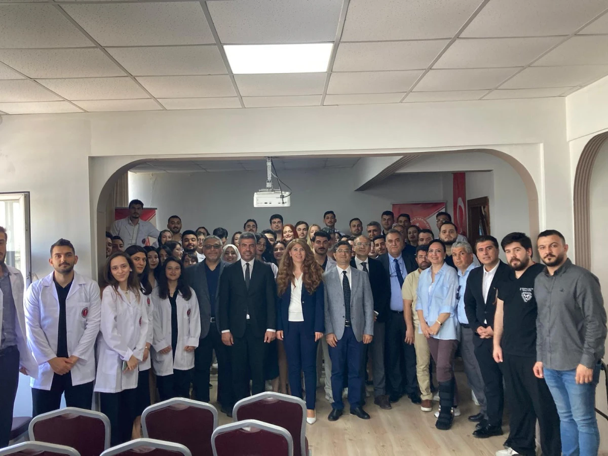 Veteriner hekim adayları beyaz &ouml;nl&uuml;klerini giydi