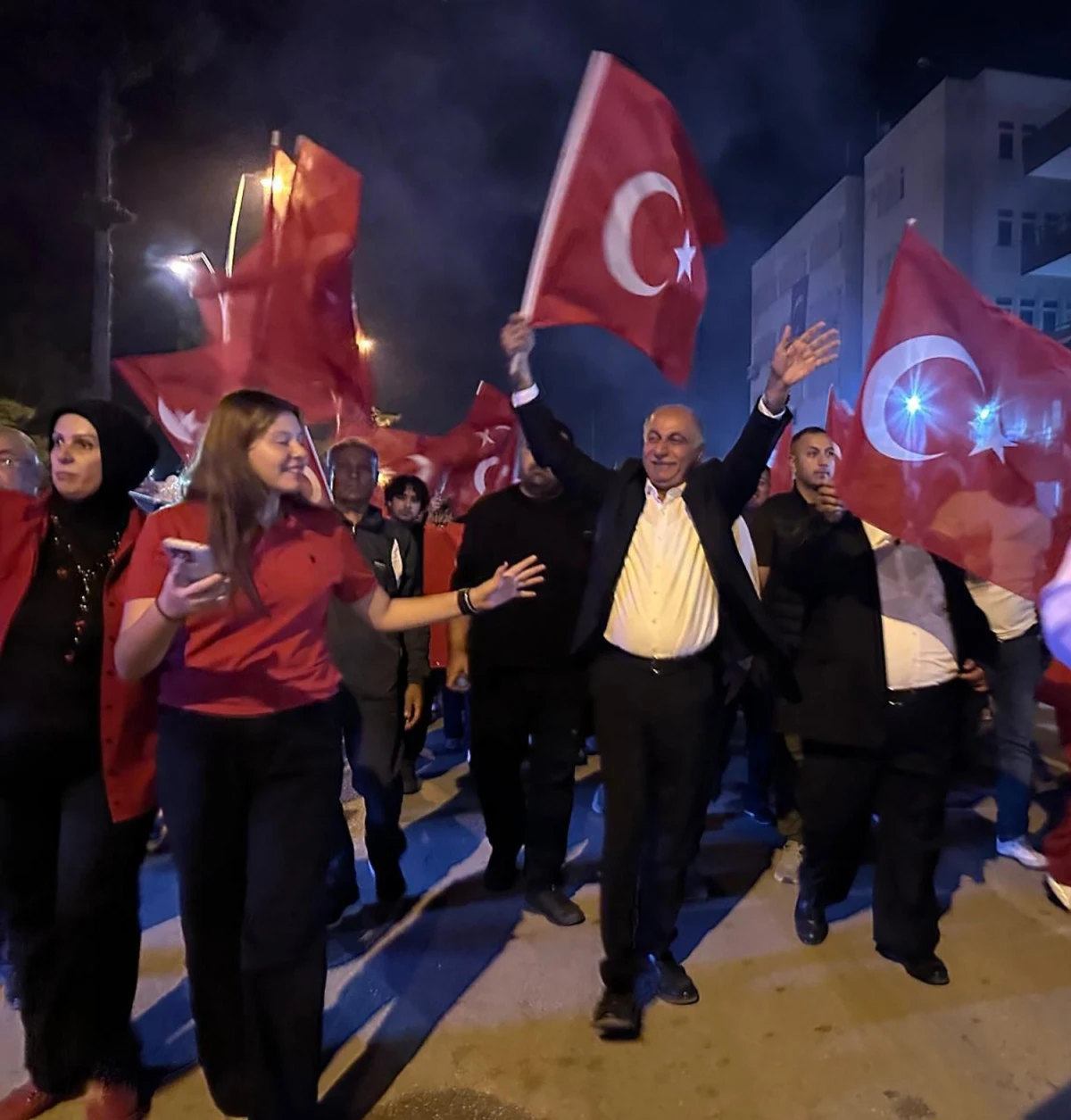 Yumurtalık’ta Cumhuriyet yürüyüşü