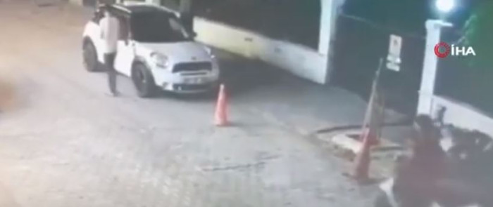 ADANA’DA MOTOSİKLET HIRSIZLIĞI KAMERADA