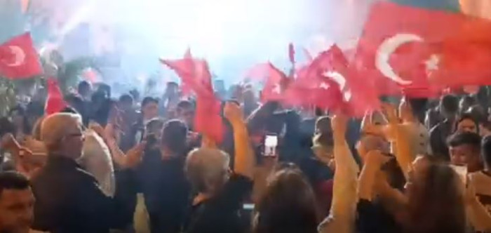 CHP Adana'da seçim kutlamaları yapıyor