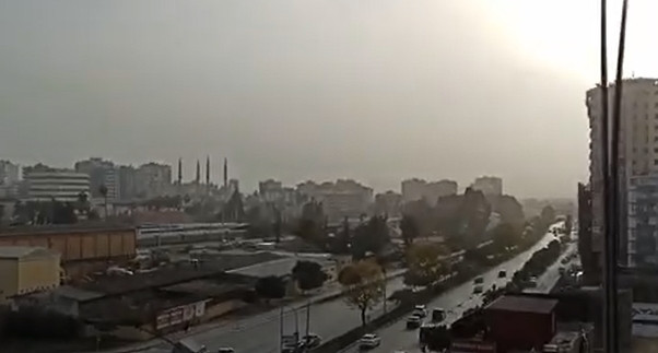 Adana akşam üzeri toza büründü